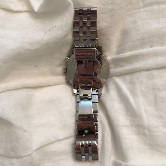 Micheal Kors Silver MK-5020 - Picture 3 of 3